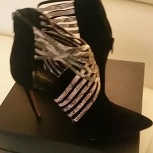 High heel Black suede/ snakeskin 5in boots